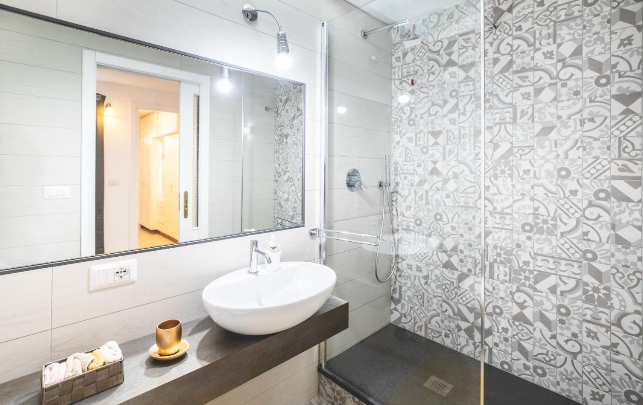 Roma 93 Apartment Cagliari Ngoại thất bức ảnh